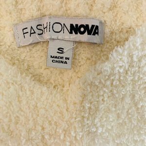 Fashion Nova NWOT two piece fleece lounge set crème color.